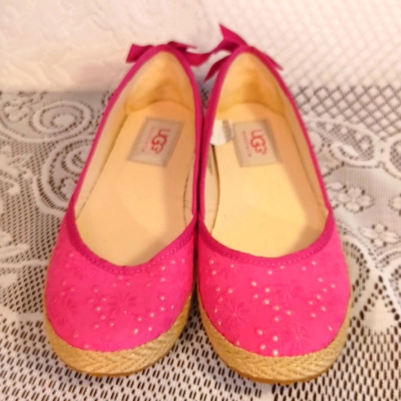 NEW! Ugg sz 2 Pink K Tassy Eyelet Shoes - Picture 4 of 10